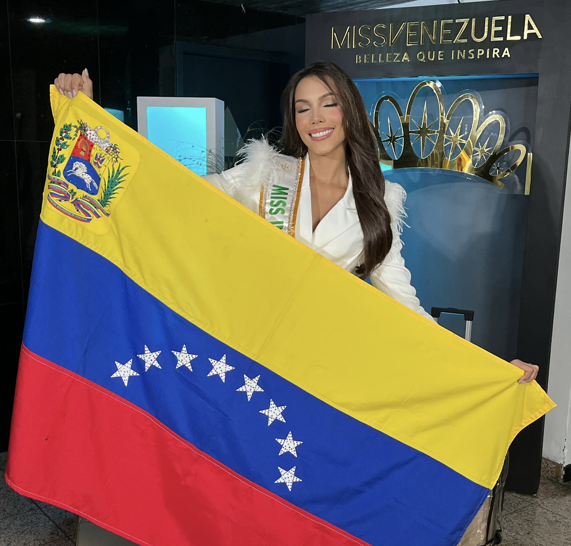 Sakra Guerrero, Miss International Venezuela 2023, parte a Japón con la bandera de salud y bienestar