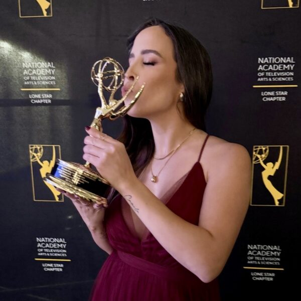 Un Triunfo Emocionante: Ingrid Caribay Valero Recibe su Primer Emmy